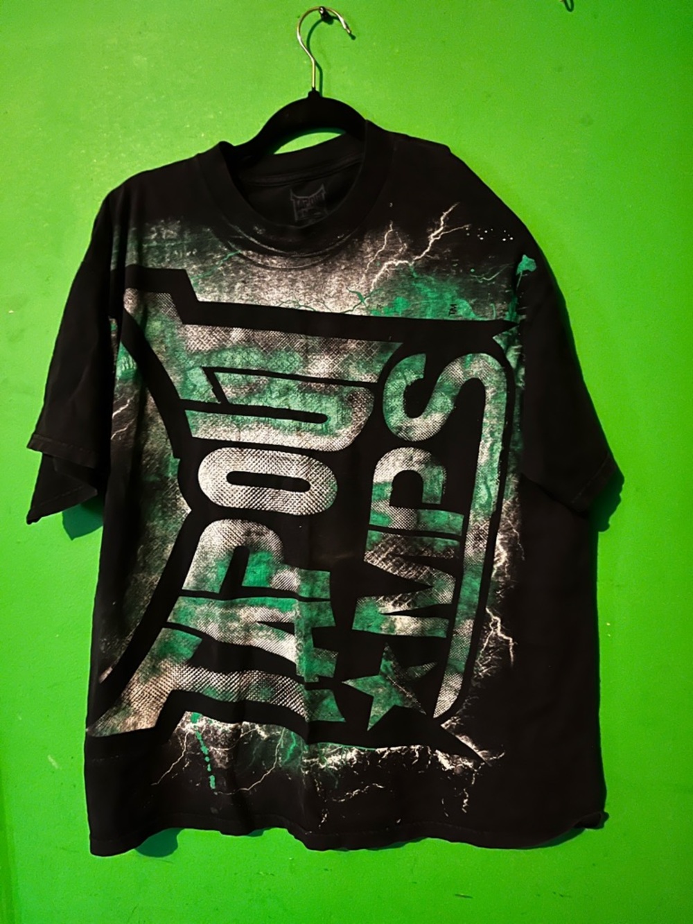 Vintage!!! Tapout Black Tee with Green and Silver Graphic